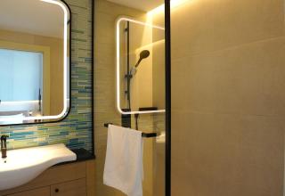 Modern Fully Furnished 2-Bedroom Apartment in, Dubai - 5