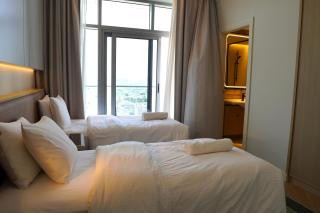 Modern Fully Furnished 2-Bedroom Apartment in, Dubai - 2