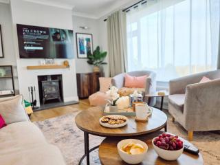 Spacious 4-Bed Dover House | Hot Tub & Sea Views - Kent - 5