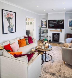 Spacious 4-Bed Dover House | Hot Tub & Sea Views - 4