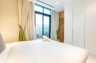 Stylish Villa with Private Pool, Near Clubhouse, Jumeirah Golf Estates by Deluxe Holiday Homes - 4
