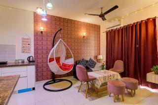 Whispering Willows by Royal rooms - Noida - 0
