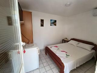 Milica Soba sa kupatilom 2 - Petrovac na Moru - 0
