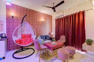 Whispering Willows by Royal rooms - Noida - 5