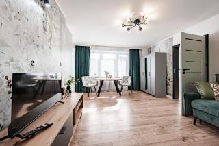 Ciemnozielony Apartament 3city w Gdyni Niedaleko Plaży by Noclegi Renters - Gdynia - 1