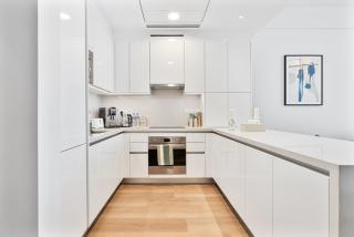 Stylish 1 BR in Canal Front with Pool and Gym Access - 7