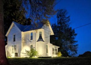 Spectacular Fully-Equipped Farmhouse Getaway in Dryden, Virginia - - 1