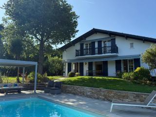 Villa Basque piscine chauffée jardin verdoyant - Arbonne - 0