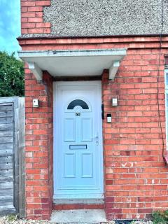Rushden 5 Beds 3 Bedroom Home - 31 Miles From Silverstone - Contractors - Families - Free Parking - Garden - Fast Wifi - Smart HD TV with Netflix - Rushden - 3