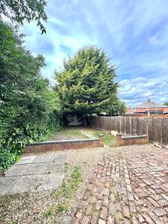 Rushden 5 Beds 3 Bedroom Home - 31 Miles From Silverstone - Contractors - Families - Free Parking - Garden - Fast Wifi - Smart HD TV with Netflix - Rushden - 4