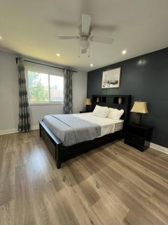Spectacular 3 BR 2 WR House - Close to Airport - 1