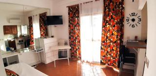 estudio de ensueño a pie de playa en Marbella en el SKOL - 9