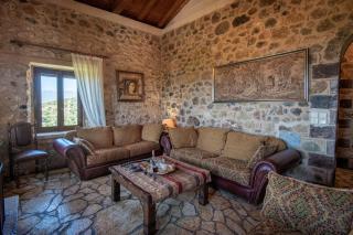 Niki's Tower - Serene Seaview Stone Getaway - Kalamata - 3