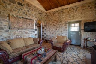Niki's Tower - Serene Seaview Stone Getaway - Kalamata - 1