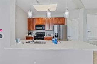 5000 Fresh Stylish and Comfortable Condo 301 - 1