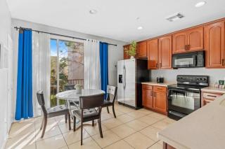 5015 Stunning 3BR3.5BA Townhouse in Vista Cay 44 - 3