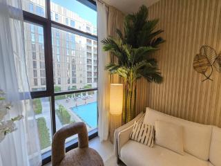 Forest Honeymoon Suite With Pool View by BlueCloud holidays - Sharjah - 5
