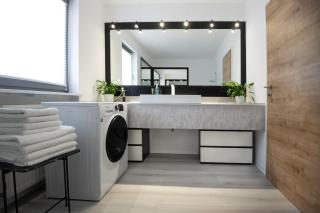 CASA 8070 Exklusive Maisonette-Wohnung 91qm 4 Zimmer ideal für Gruppen Familien Geschäftsreisende für 1-9 Personen inklusive WLAN Netflix WaipuTV Kaffee Tee & kostenloser Parkplatz am Haus - Ingolstadt - 3