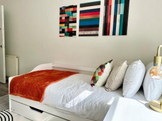 3 bed Flat in Manchester with Parking - 3