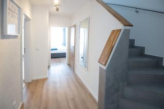CASA 8070 Exklusive Maisonette-Wohnung 91qm 4 Zimmer ideal für Gruppen Familien Geschäftsreisende für 1-9 Personen inklusive WLAN Netflix WaipuTV Kaffee Tee & kostenloser Parkplatz am Haus - Ingolstadt - 1