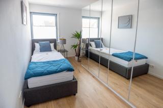 CASA 8070 Exklusive Maisonette-Wohnung 91qm 4 Zimmer ideal für Gruppen Familien Geschäftsreisende für 1-9 Personen inklusive WLAN Netflix WaipuTV Kaffee Tee & kostenloser Parkplatz am Haus - Ingolstadt - 5