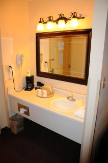 Boarders Inn and Suites by Cobblestone Lamar Missouri - Lamar - 8