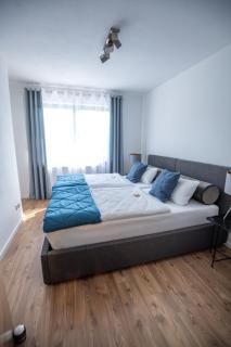 CASA 8070 Exklusive Maisonette-Wohnung 91qm 4 Zimmer ideal für Gruppen Familien Geschäftsreisende für 1-9 Personen inklusive WLAN Netflix WaipuTV Kaffee Tee & kostenloser Parkplatz am Haus - Ingolstadt - 7