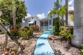 3BR Beach Getaway with Pool & BBQ - 7