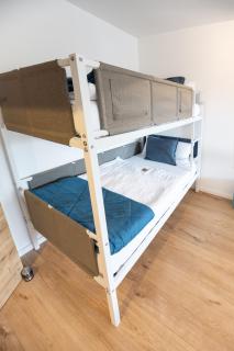 CASA 8070 Exklusive Maisonette-Wohnung 91qm 4 Zimmer ideal für Gruppen Familien Geschäftsreisende für 1-9 Personen inklusive WLAN Netflix WaipuTV Kaffee Tee & kostenloser Parkplatz am Haus - Ingolstadt - 8