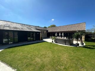 Sleeps18 character barns - Old Hurst - 9