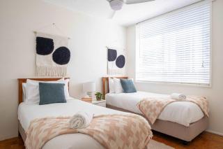Oceanfront 2BR apartment near Beach Free Wi-Fi - Gold Coast - 6