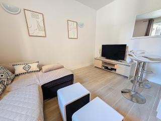 2 Pièces accès par code proche Metro - 3