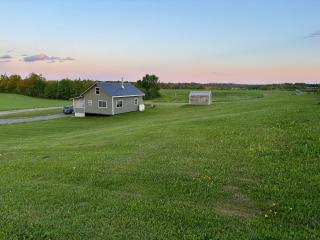 Cute 3 bedroom cabin on a farm - - 0