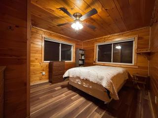 Cute 3 bedroom cabin on a farm - 7