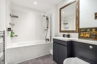 2 Bed Next River Thames fast Access Central London - 9