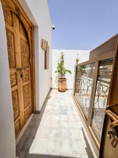 Riad Larbi Khalis - 4