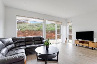 3BR Modern & Spacious Golden Circle Home - Reykholt - 0
