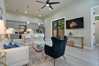 New & Central 2BR Home with Patio - Austin - 0
