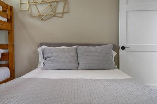 New & Central 2BR Home with Patio - Austin - 9