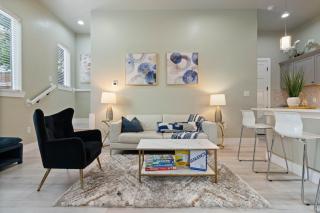 New & Central 2BR Home with Patio - Austin - 8