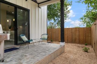 New & Central 2BR Home with Patio - Austin - 7