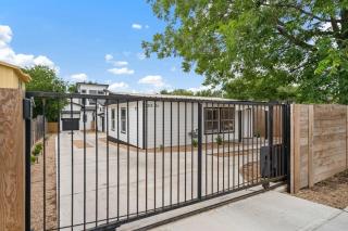 New & Central 2BR Home with Patio - Austin - 5
