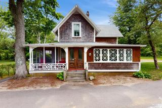 Beach House - Oak Bluffs - 8