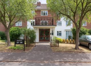 2 Bed Balcony Flat in Fulham - London - 4