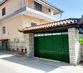 George's Apartment - Gjirokastër - 9