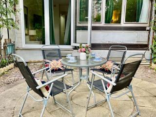 Modern 3-Bed, 3-Bath Maida Vale Flat with Private Garden near Little Venice, St Johns Wood, Regents Park, Paddington - 7