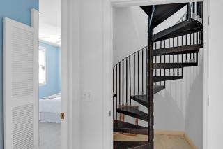 219 Olive Way - East End - 1