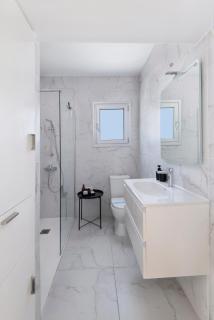 Urban Condo 10th Floor - 2 Bdr - 7