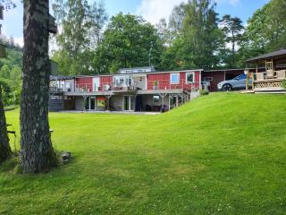 Bright comfortable guest suite close to both swimming, nature and city - Ödsmål - 7