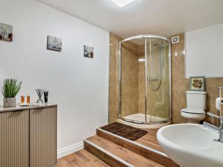 2 Bed in Holmfirth 95230 - Holmfirth - 1